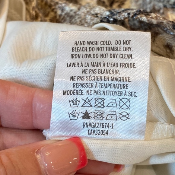 New! Anthropologie Willow Snake-Printed v-neck flutter slv Blouse 33345 - Picture 14 of 15